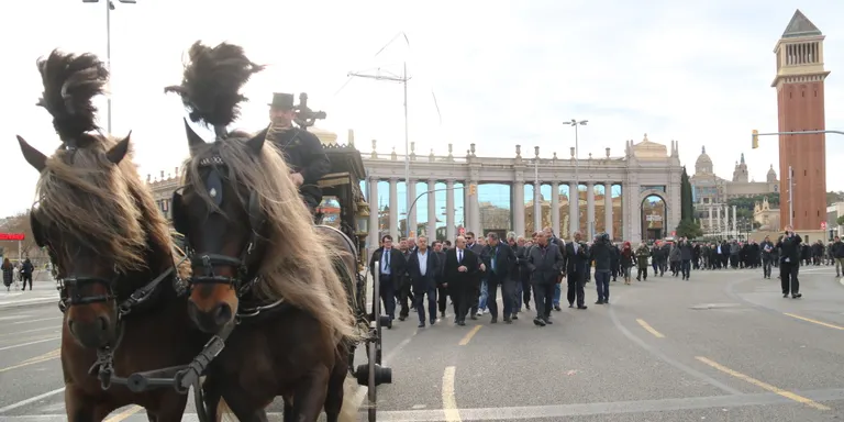 Els VTC tradicionals desconvoquen les protestes i demà dimarts es reuniran amb l'AMB