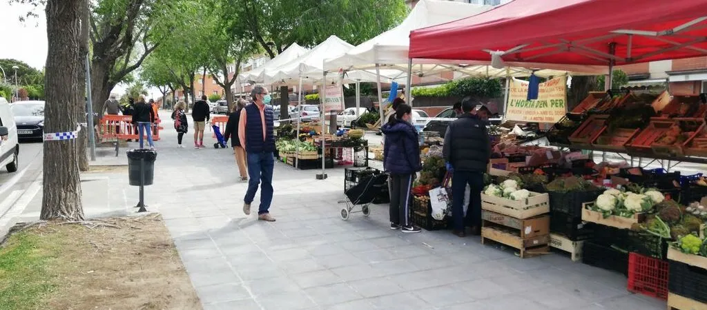 Els paradistes del mercat ambulant creuen que l’actual ubicació a  Eduard Ferrés hauria de ser la ubicació definitiva