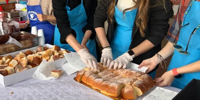 Centenars de persones participen en la Xocolatada Solidària del Molí de Vent