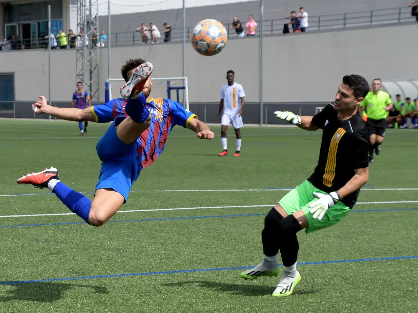 El CF Caldes visita el camp del Parets per afrontar el derbi vallesà