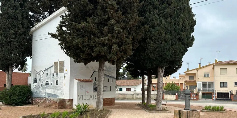 L'Ajuntament realitza actuacions de millora a la plaça de Villars