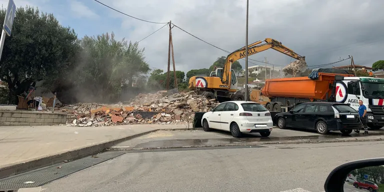 Primer pas per la reordenació de l'entrada a Pinemar: s'hi traslladarà l'Aldi i faran zona verda i infantil