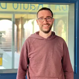 Entrevistes de la Justa del 5/5/2022 — Sant Just: Ple d’abril, reciclatge amb xip, nous equipaments i Festa Major 2022 amb Jaume Plensa - episode art