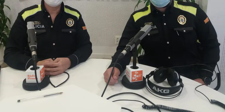 El mòbil i els patinets elèctrics protagonistes als dibuixos del Calendari d'Educació Viària de la Policia Local