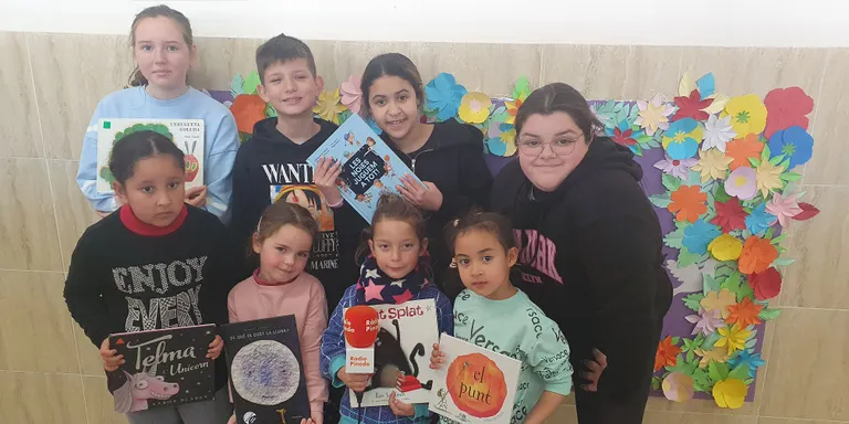 Projecte 'Padrins i padrines de lectura' de l'escola Antoni Doltra