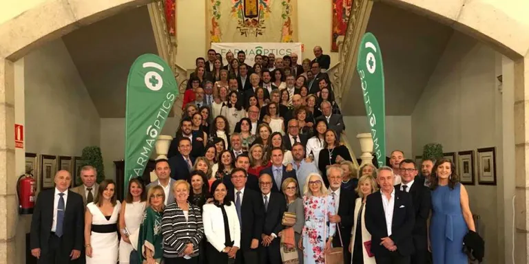 Farmaoptics presenta la nova imatge en la convenció anual