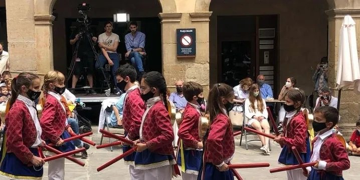 L'Agrupació de Geganters de Solsona elimina el requisit d'haver d'estar empadronat a la ciutat per ballar el ball de bastons
