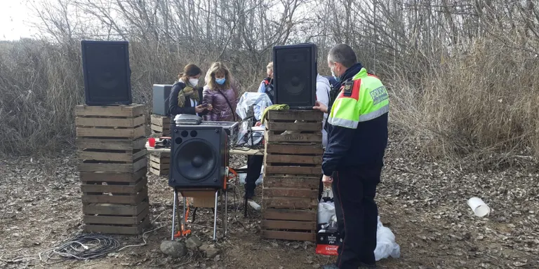 Desmantellada una festa 'rave' il·legal a l'estany d'Ivars (Pla d'Urgell)