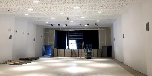 El manteniment de la polivalència de La Violeta endarrerirà el termini de finalització