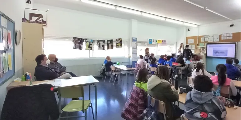 Un capità de Proactiva Open Arms explica la seva experiència a les escoles de Cambrils