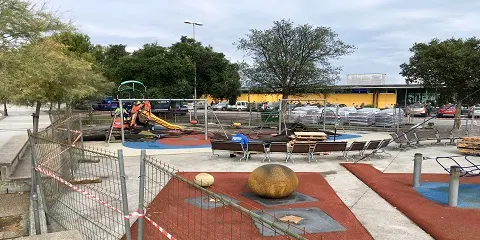 EL AYUNTAMIENTO ADECENTA EL PARQUE INFANTIL DEL PASEO RAMÓN IRIBARREN
