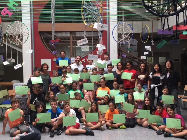 Alumnes de l’Escola Montbui, dels cursos de 4r a 6è de primària, han rebut diplomes que acrediten la seva condició de mediadors de pati