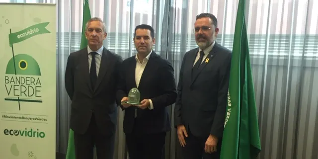 Pineda rep la Bandera Verda d'Ecovidrio per augmentar en un 17% la recollida de vidre entre juny i setembre de 2019