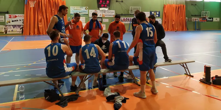 El CB Cambrils cau in extremis davant el Tortosa