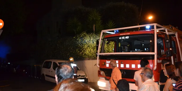 Petit incendi als jardins de l'Ateneu Municipal