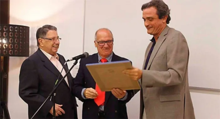 Joan Piña (a l'esquerra) amb Joan Majó i Benet MaimÃ, en un acte d'homenatge als fundadors el Ca