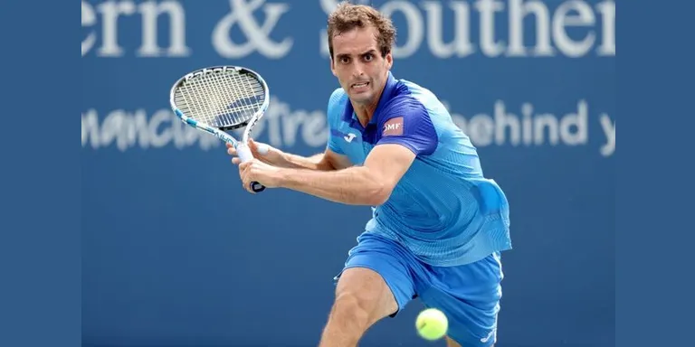 Albert Ramos posa contra les cordes Berrettini a Cincinnati (6-7, 6-3, 7-5)