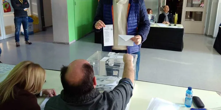 Normalitat i molt bona participació en l'inici de la jornada electoral a Agramunt