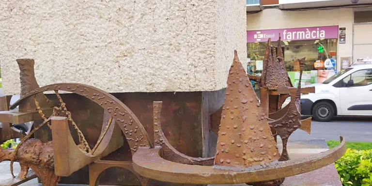 Acaba la restauració del monument a Antoni de Gimbernat ubicat al passeig Vidal i Barraquer