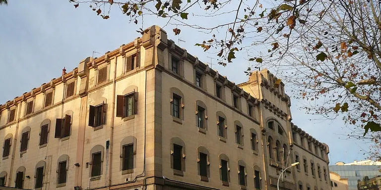 L’Aula d’Extensió Universitària arrenca el seu primer curs amb història local i visites a Barcelona