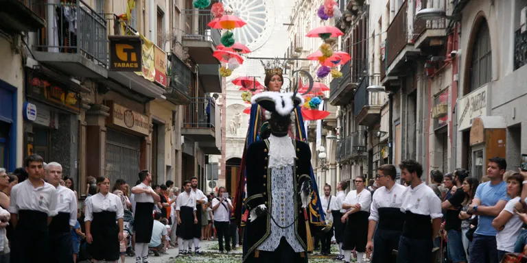 La processó de Corpus torna a recórrer els carrers de Valls