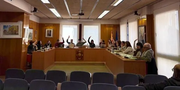 El ple d’Altafulla demana regular urgentment els lloguers de temporada per frenar l’encariment de l’habitatge