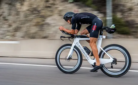 El pinedenc Guillem Rojas es prepara pel Campionat d'Espanya d'Ironmann 70.3, després de participar a l'Ironman Barcelona