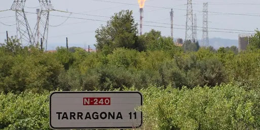 Repsol activa la torxa de seguretat per l’aturada d’un dels compressors a la planta d’etilè de Tarragona