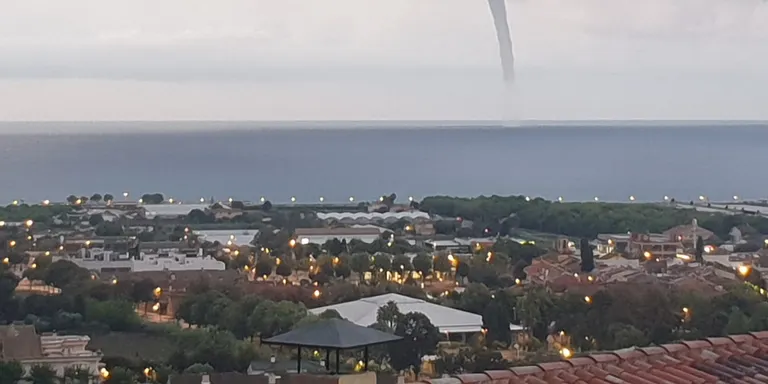 Avui s'ha format una mànega davant la façana marítima de Pineda