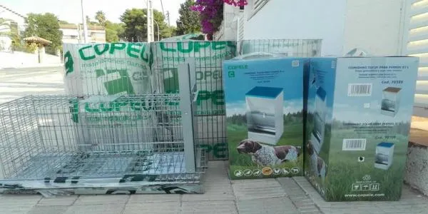 L’Ajuntament d’Altafulla adquireix menjadores, abeuradores i gàbies trampa per al control de les colònies felines