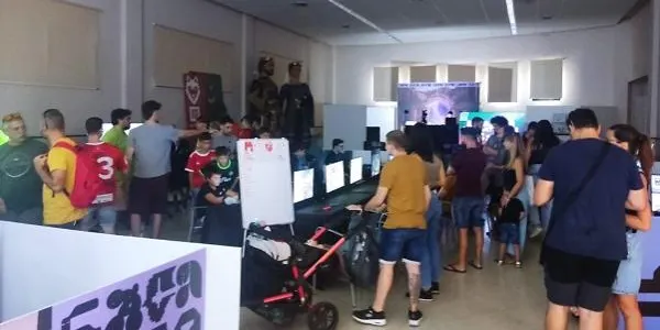 Més de 350 persones omplen el Centre Cultural del Catllar en la primera edició dels eGames