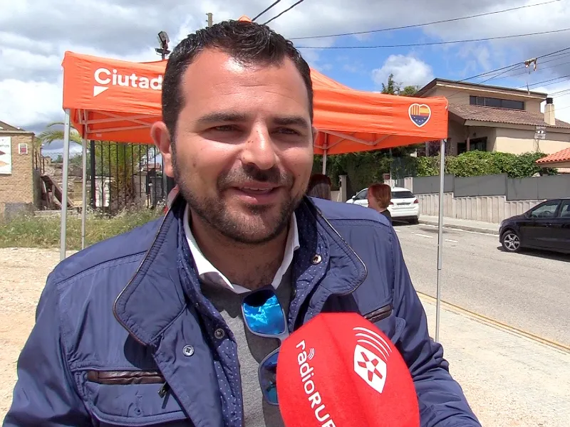 El candidat de C’s anuncia mesures legals contra exmilitants que l’acusen de falsejar el currículum