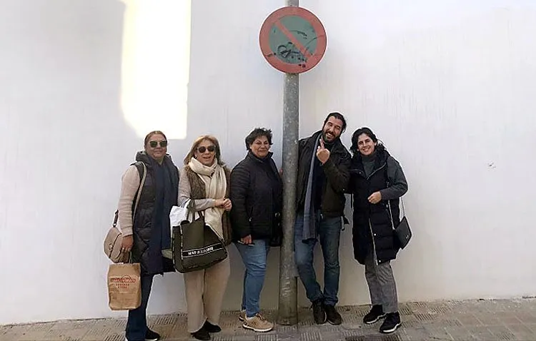 El autor del mural de Fernanda y Bernarda en COPE Utrera (98.1 FM)
