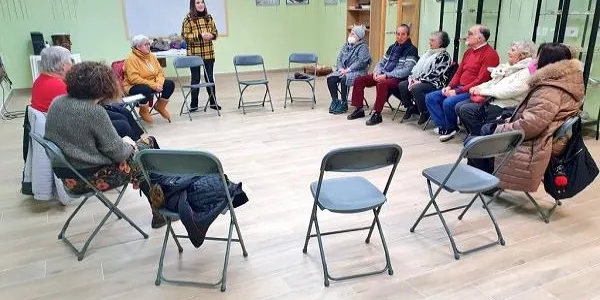 El taller ‘Teatre + Art’ per a la gent gran d’Altafulla arrenca amb una desena de participants