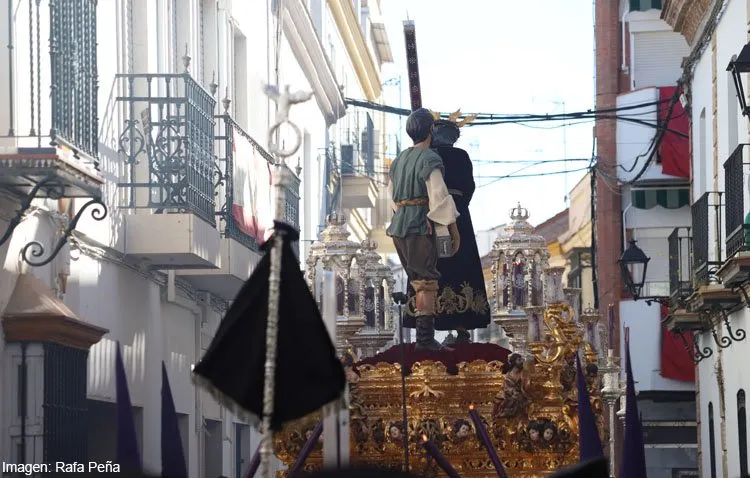 La hermandad de Jesús Nazareno, las tres gracias de la Virgen de los Dolores y el monumento de Santa Ángela de la Cruz, en ‘Semana Santa en la Campiña’