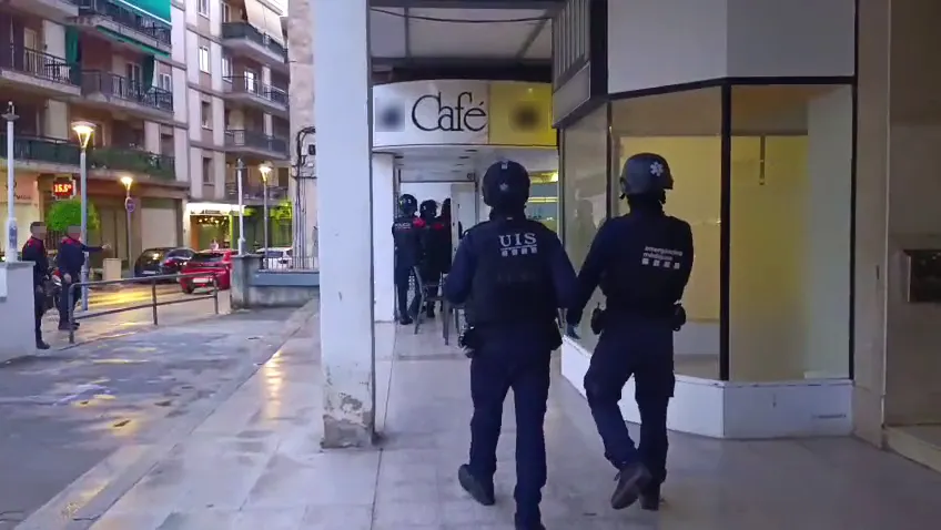 Tramiten quinze denúncies durant un dispositiu policial contra la multireincidència en un local de Valls