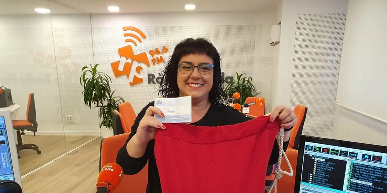 Isabel Aliaño Roman és la guanyadora dels 1.500 euros en vals de compra de Gent de Pineda