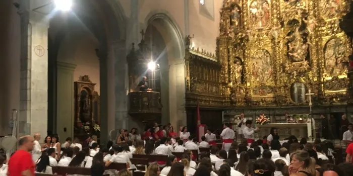 L’Església de Santa Maria d’Arenys s’ha omplert aquest matí en la tradicional ofrena a Sant Roc i la cantada dels goigs