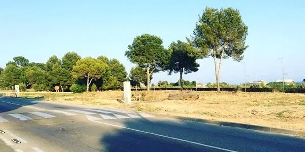L’Ajuntament d’Altafulla i la Junta de Compensació de la Cabana acorden retirar les tanques perimetrals del solar