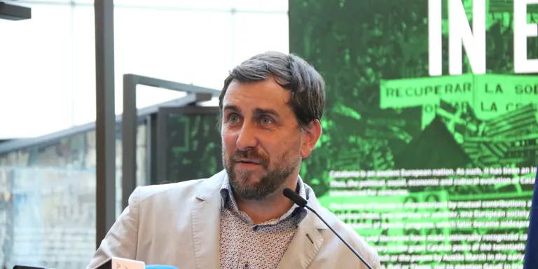 Junts lamenta que el PE "caigui en la trampa de l'autoritarisme" per la retirada d'una foto de l'1-O d'una exposició