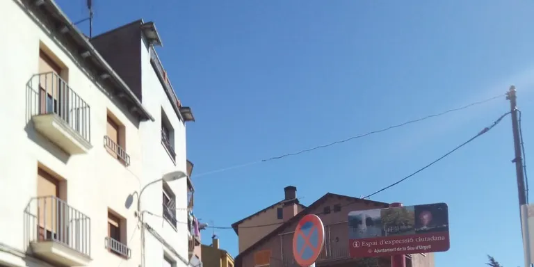 Demanen col·laboració ciutadana per no aparcar al mig del barri de Sant Pere