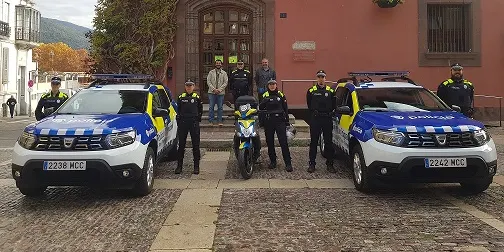 La Policia Municipal de la Seu estrena dos cotxes i una motocicleta amb el logotip de la nova imatge europea