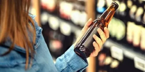 Roda de Berà decreta noves mesures per lluitar contra la proliferació d’establiments que vénen begudes i aliments a la nit