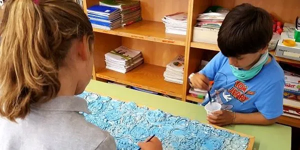 El treball ‘Un mar de fang’, de l’escola La Portalada, un dels protagonistes del calendari 2020 del Museu d’Art Modern de Tarragona