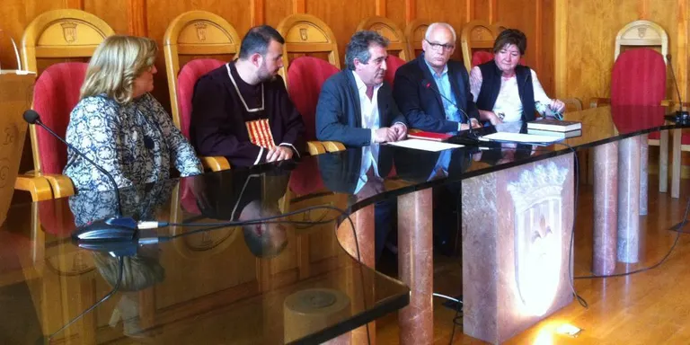 Netegen el campanar de l'Església Santa Maria d'Agramunt