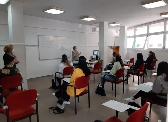 15 persones estan realitzant el curs Bàsic 1 de català