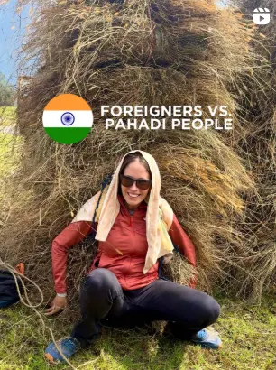 Una jove solsonina es fa viral en un vídeo en què intenta aixecar un feix de 40 quilos de farratge a l'Índia sense èxit