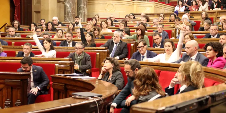 El Parlament convalida el decret de sequera amb l'abstenció del PSC, JxCat, CUP i comuns