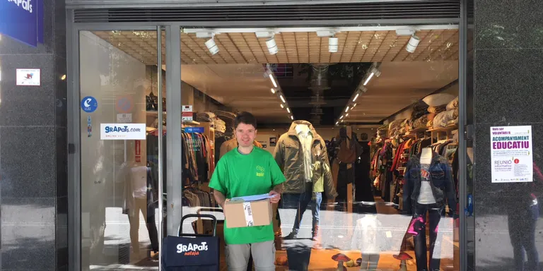 Grapats inicia un nou servei de paqueteria en col·laboració amb l’empresa social Koiki