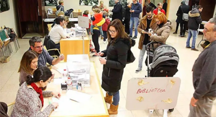 L'afluÃ¨ncia de votants va ser elevada als tres colÂ·legis (foto: Xavi SalbanyÃ )